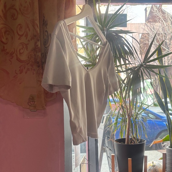 lululemon athletica Light Gray V-Neck Crop Top - Picture 4 of 4